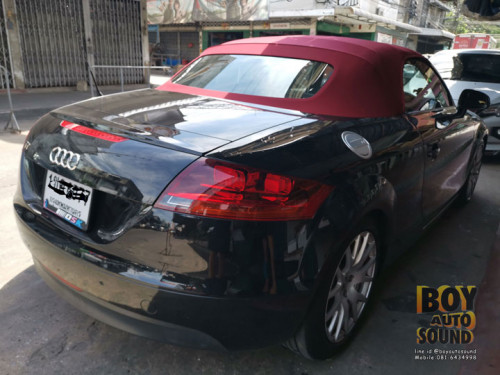 AUDI TT ก้อมานะจ๊ะ  คันนี้คุณลูกค้าน่ารักมาก มากันทั้งบ้านเลย คุณพ่อตั้งใจมาเปลี่ยนจอให้คุณลูกสาว เอ 1