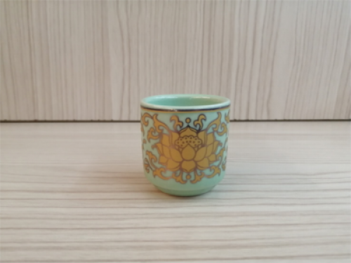 ถ้วยน้ำชาเดี่ยว(สีเขียว ลายบัวทอง)[29]