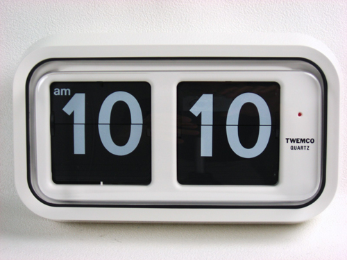 นาฬิกาแขวนผนังระบบแผ่นพับตัวเลข TWEMCO BQ-58 (Flip clock) 2