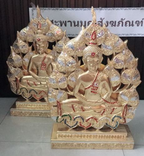 งานไม้แกะสลัก  : พระพุทธเจ้าล้อมใบโพธิ์  ปิดทอง ประดับกระจก  งานหัตถกรรมไม้ไทย 7