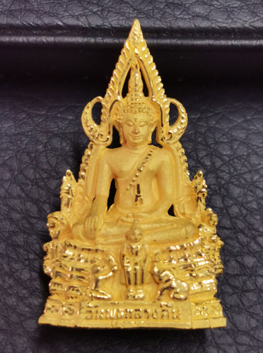 รูปหล่อพระพุทธชินราช พิมพ์วันพุทธกลางคืน รุ่นปิดทอง หนัก 33.7 กรัม ปี2547 ออกวัดใหญ่